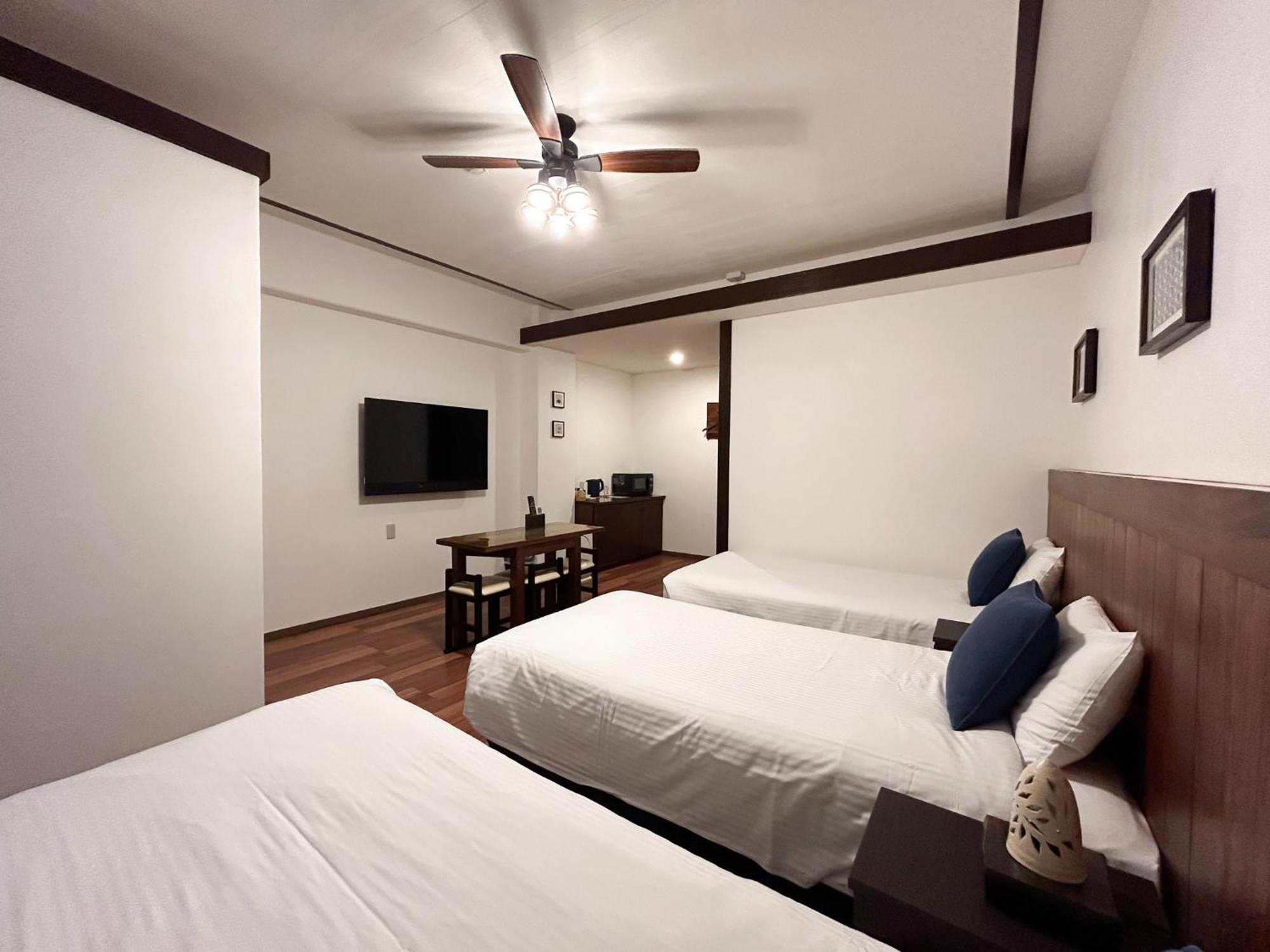 Pension Sunset Beach Nakijin Esterno foto